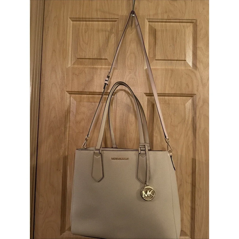MICHAEL KORS  Pre-Owned Large 3-in-1 Tote Bag. Nude Color.  Excellent Condition!